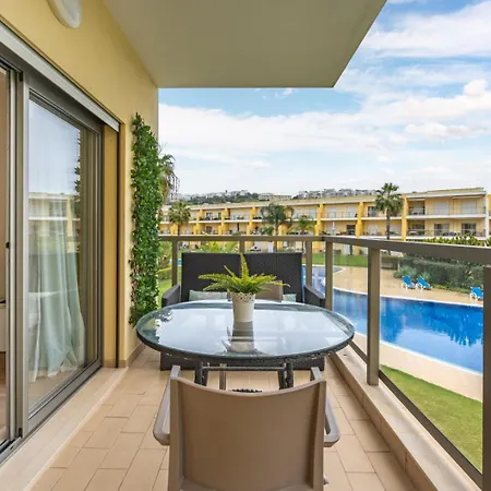 #010 Marina View Pool & Balcony Appartement *