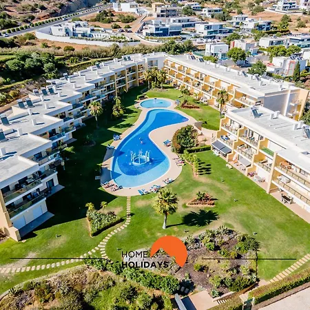 #010 Marina View Pool & Balcony Apartment *