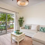 #010 Marina View Pool & Balcony Appartamento